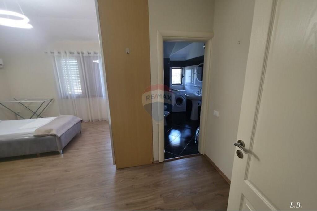 Apartament me qira pranë Liqenit të Tiranës