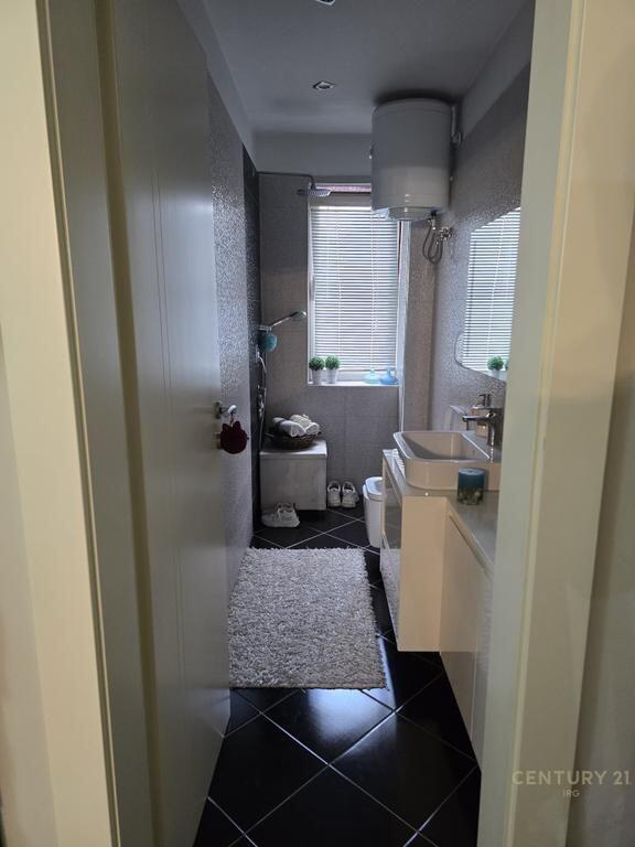 Apartament 3+1+2 per shitje ne zonen e Bllokut