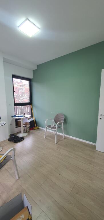 AMBIENT ZYRE PER QERA TEK RRUGA E KAVAJES