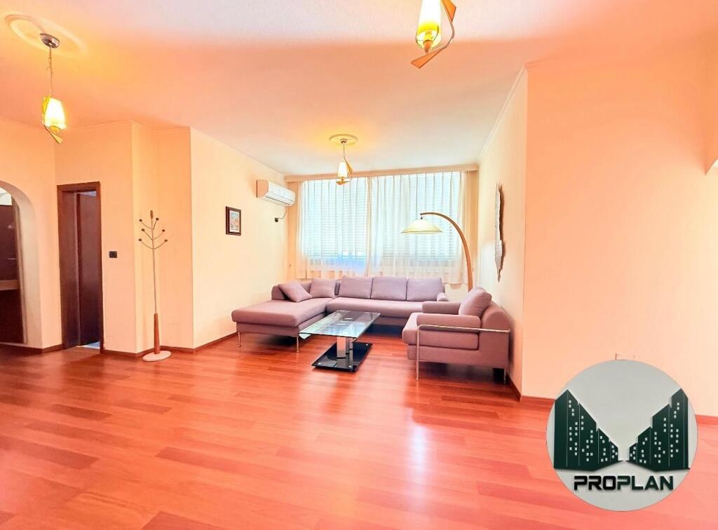 APPARTAMENTO E PARCHEGGIO A BLLOK PER UFFICIO O ABITAZIONE