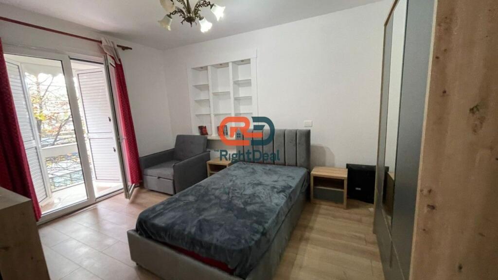 Ne Ish-Bllok, Jepet Me Qira Apartament 2+1, Me Lokacion Ideal!!!