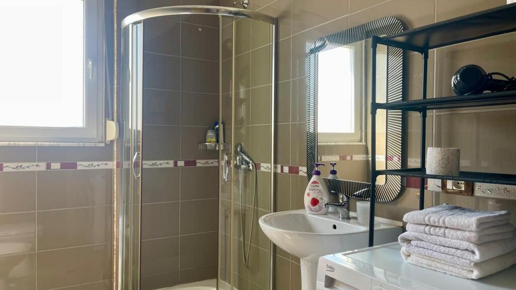 🏠 Apartment 1+1 for Rent – Center, Pazar i Ri