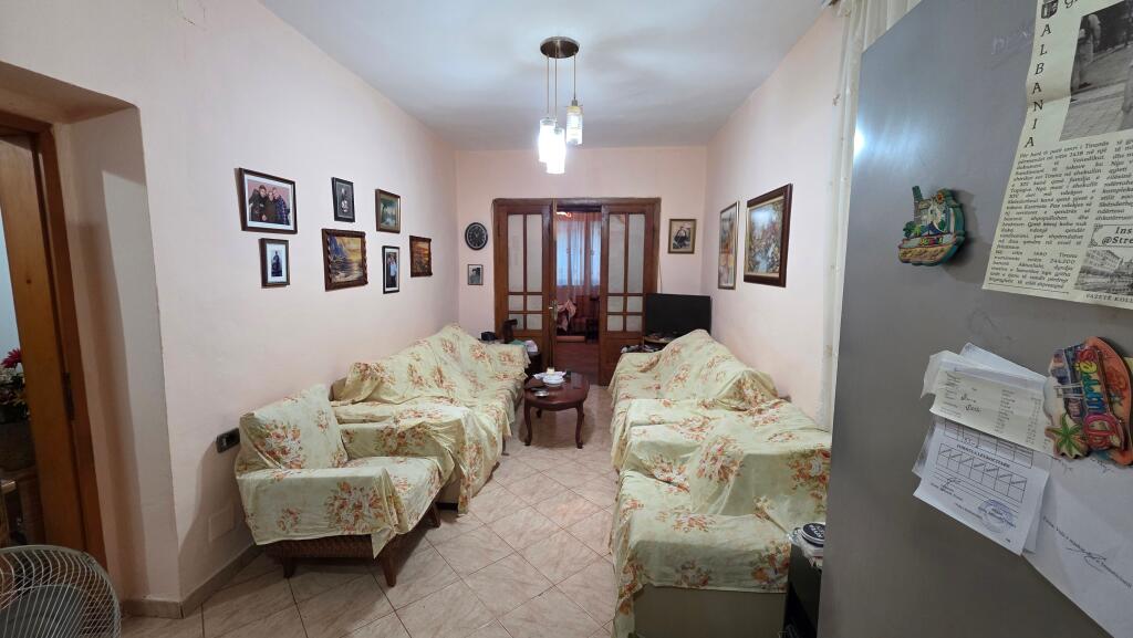 Shitet apartament 3+1+2 te Mine Peza