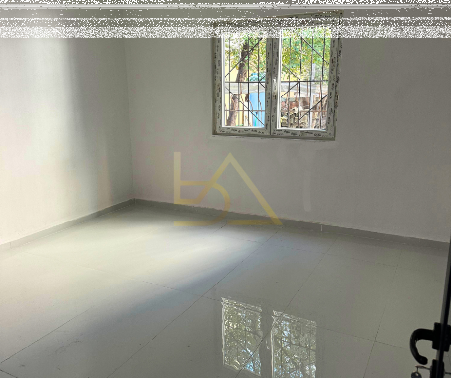 Jepet me Qira Ambient Biznesi në Tiranë, Komuna e Parisit