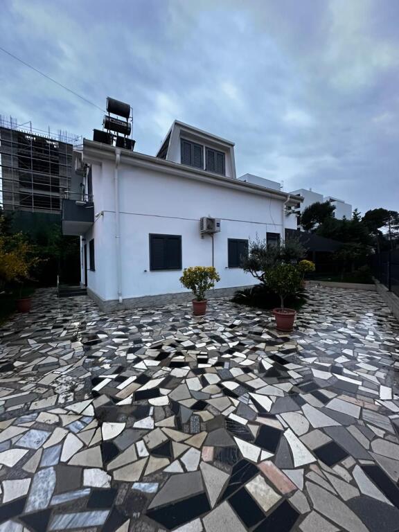 SHITET VILE 2-KATESHE ME PISHINE PRANE HOTEL GRINT GOLEM DURRES