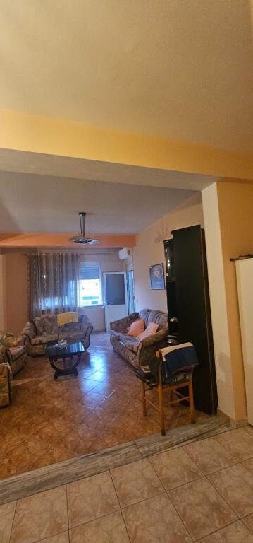 JEPET ME QIRA APARTAMENT 3+1+2 TUALETE + POST PARKIMI | PRANË MARKATËS FRUTA-PERIME