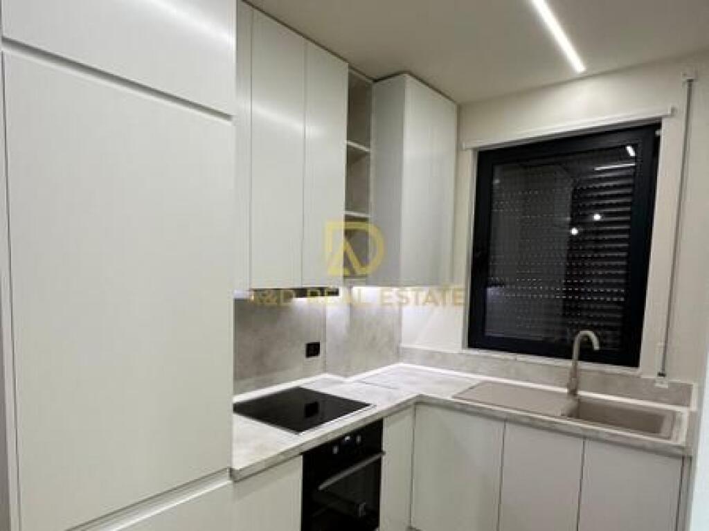 Shitet Apartament 1+1 - Rruga e Durrësit