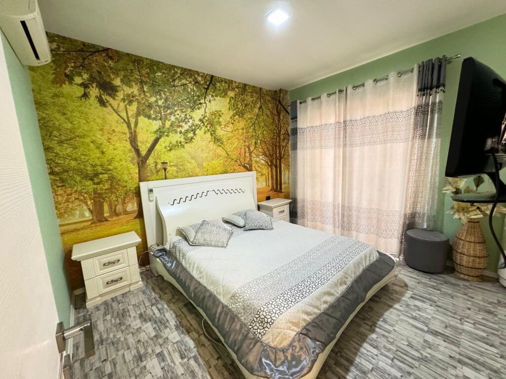 🏢 Jepet me qira apartament 2+1 📍 Astir, pranë rrethrrotullimit 🏙️ Kati i 9-të 📐 Sipërfaqe: 130 m² 💶 Çmimi: 600 € / muaj