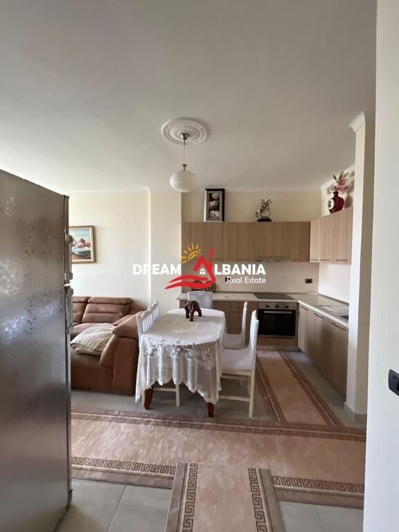 Jepet me qera apartament 2+1 tek Kopshti botanik prane Xhamise (ID 42214943)