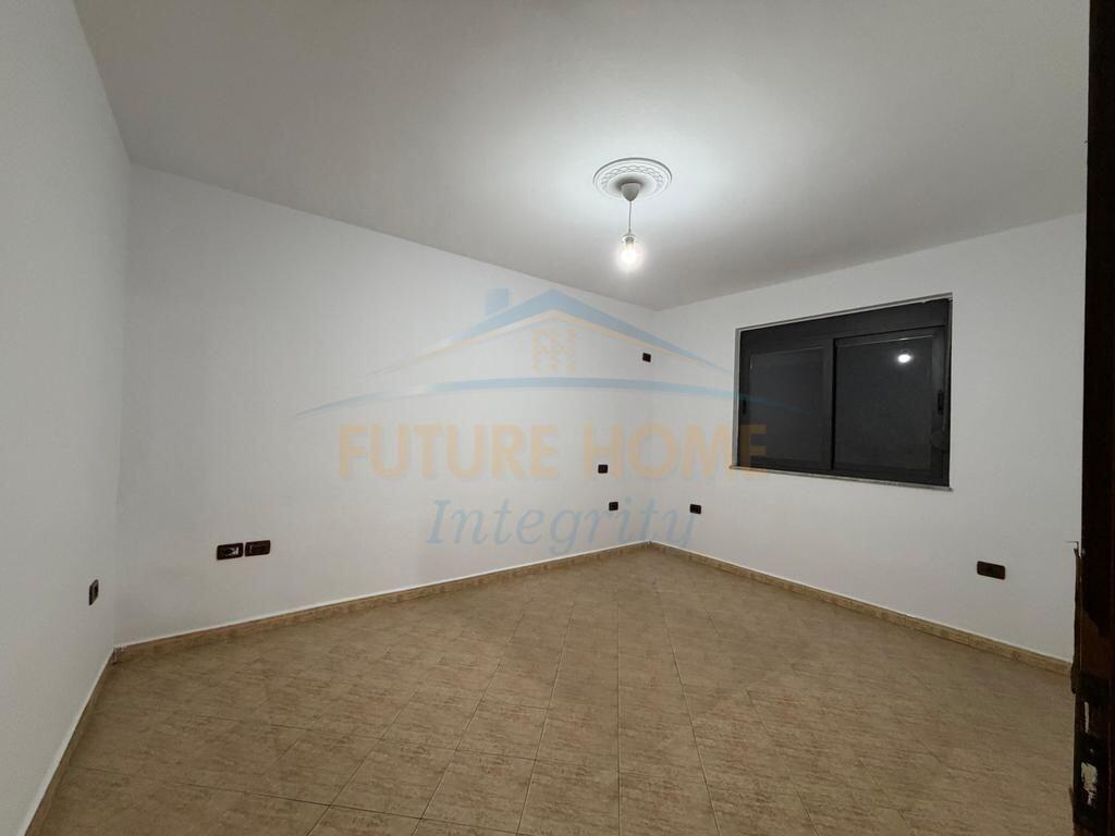 Shitet, Apartament 2+1, Rruga e Elbasanit, Tiranë.