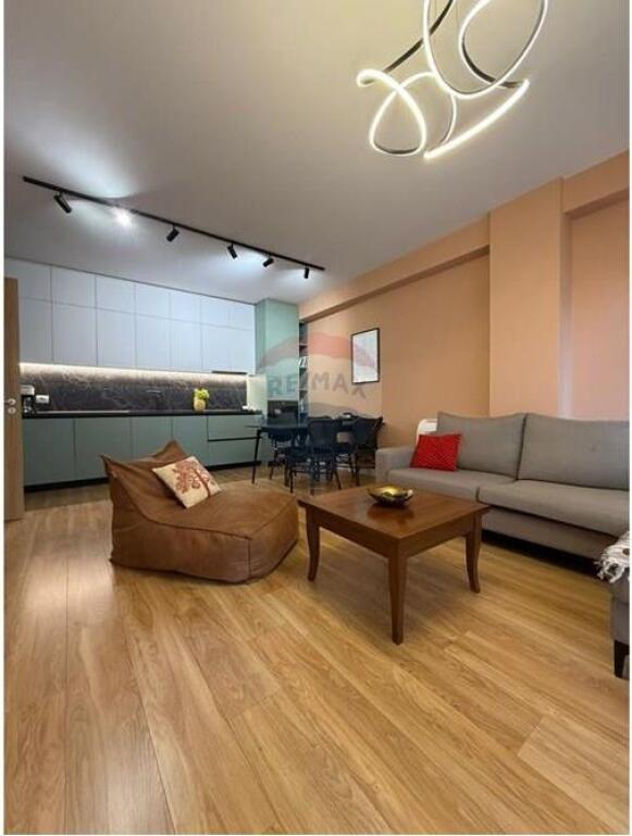 Apartament 2+1 per qera ne Qender tek Rruga Barrikadave