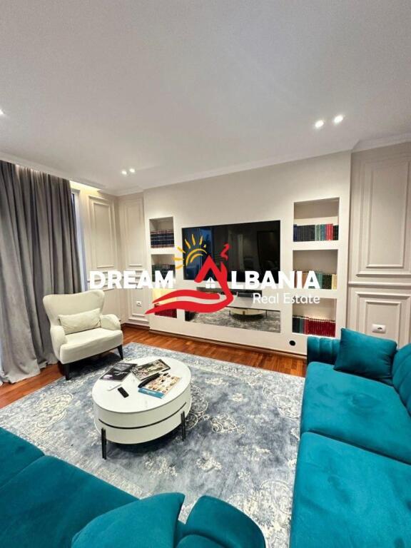 Jepet me qera apartament+verande | Penthouse 2+1+2 rruga e Kavajes (ID 42214491)