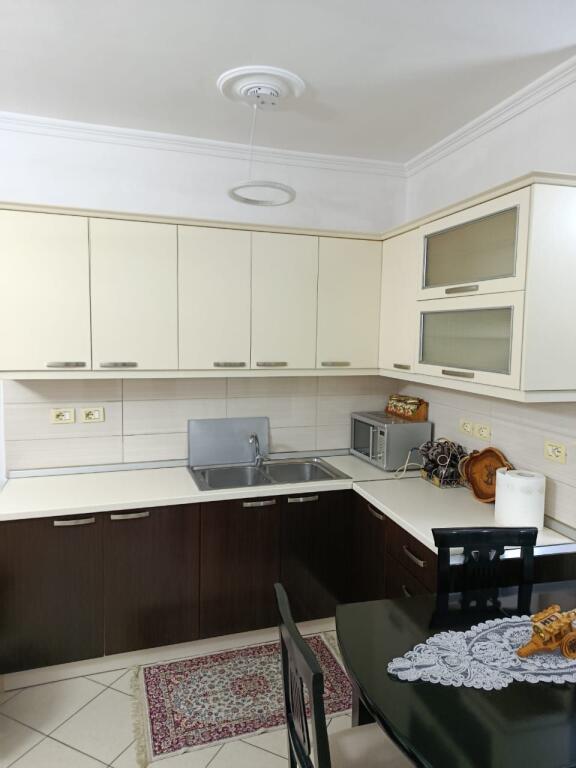 APARTMENT 1+1. 30000 LEKE.MISTO MAME