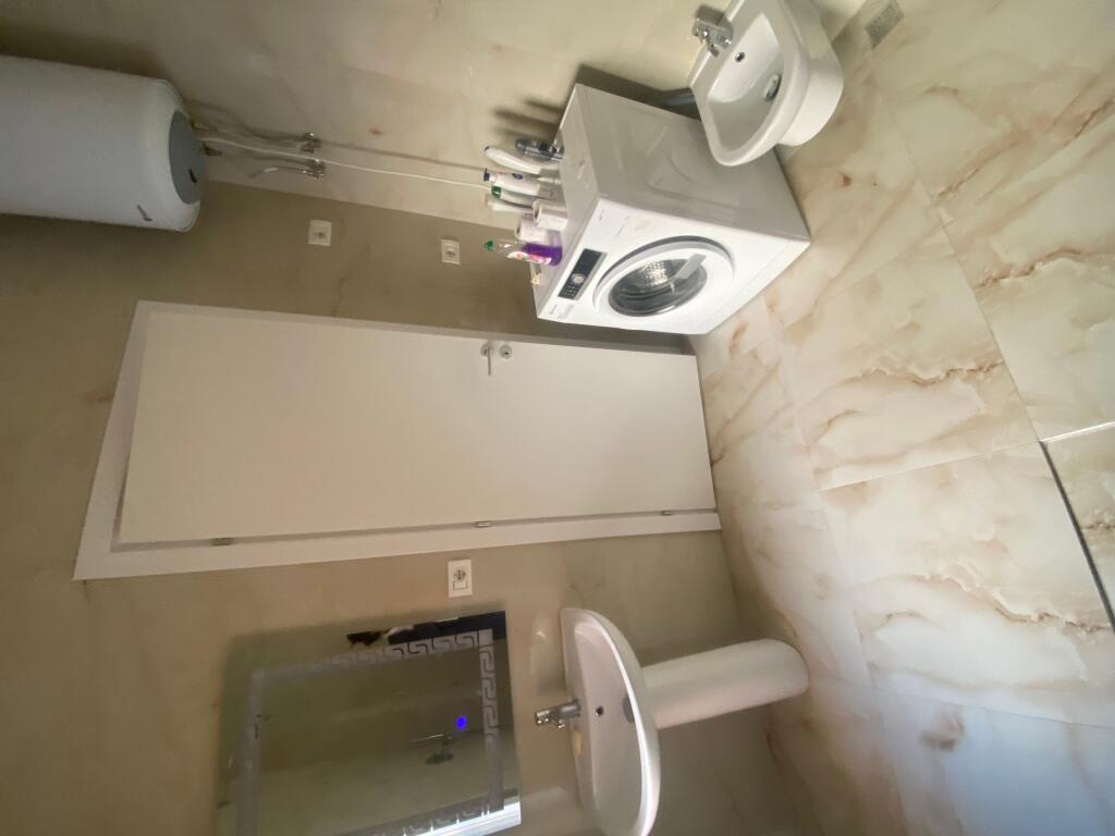 1+1,i mobiluar per here te pare,te shkolle e kuqe,cmimi 600 euro