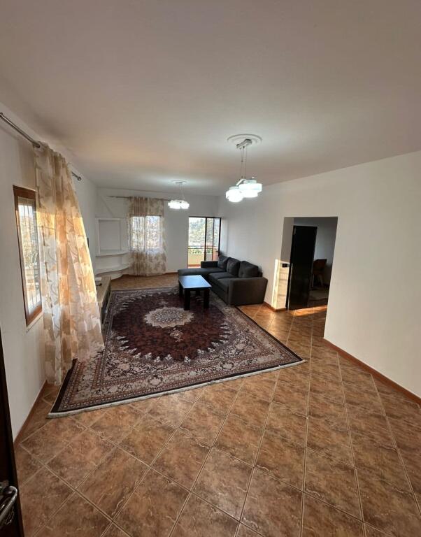 📣 AFFITTO Appartamento 2+1 Con Parcheggio 📍 Kombinat Via "Fejzi Hoxha" ✨   🏠 Casa Privata  🛋️ Arredato  👉 Cucina Separata   💶 Prezzo 350 Euro