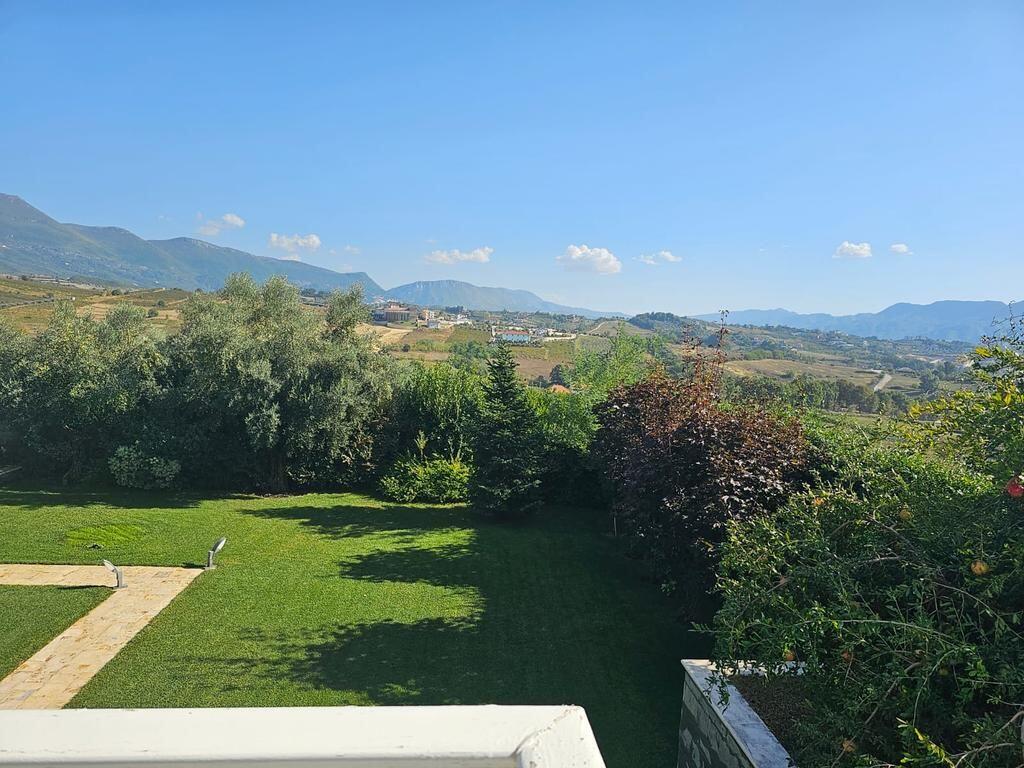 Shitet, Vile 3-Kateshe, Lunder, Tirane.