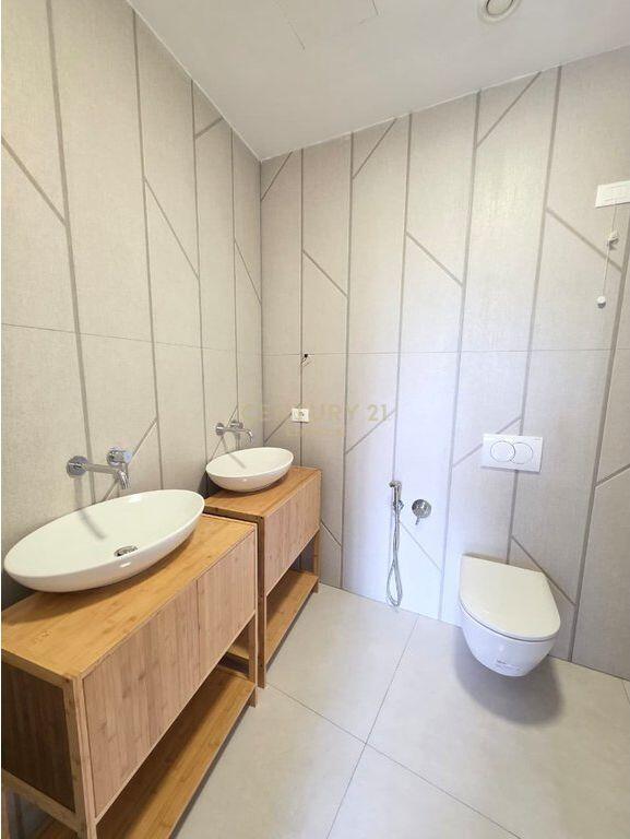 Office for rent in Lake View Residence