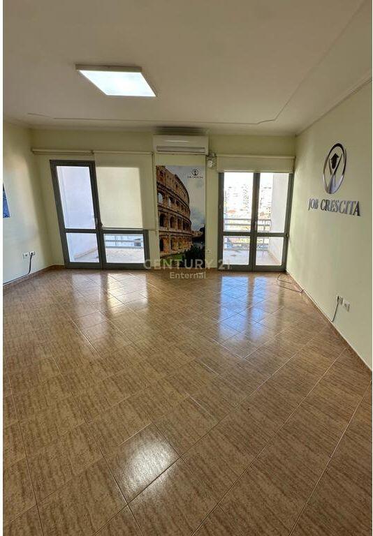 UFFICIO IN AFFITTO A ZOGU I ZI 900 € /Mese Sup. Totale 113m2