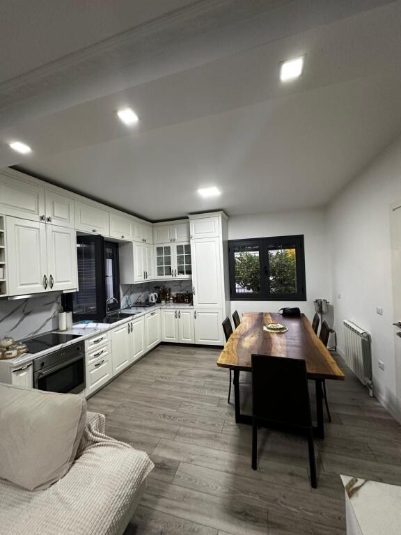 SHITET VILE 2-KATESHE ME PISHINE PRANE HOTEL GRINT GOLEM DURRES