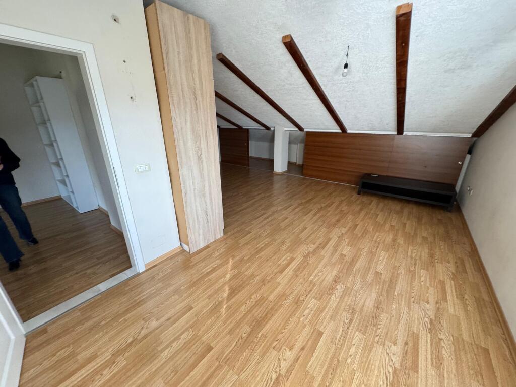 🏡 Vile me qira pranë TEG-ut, përballë Universitetit Aldent!