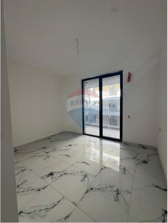 QIRA AMBIENT PER ZYRA MINE PEZA !