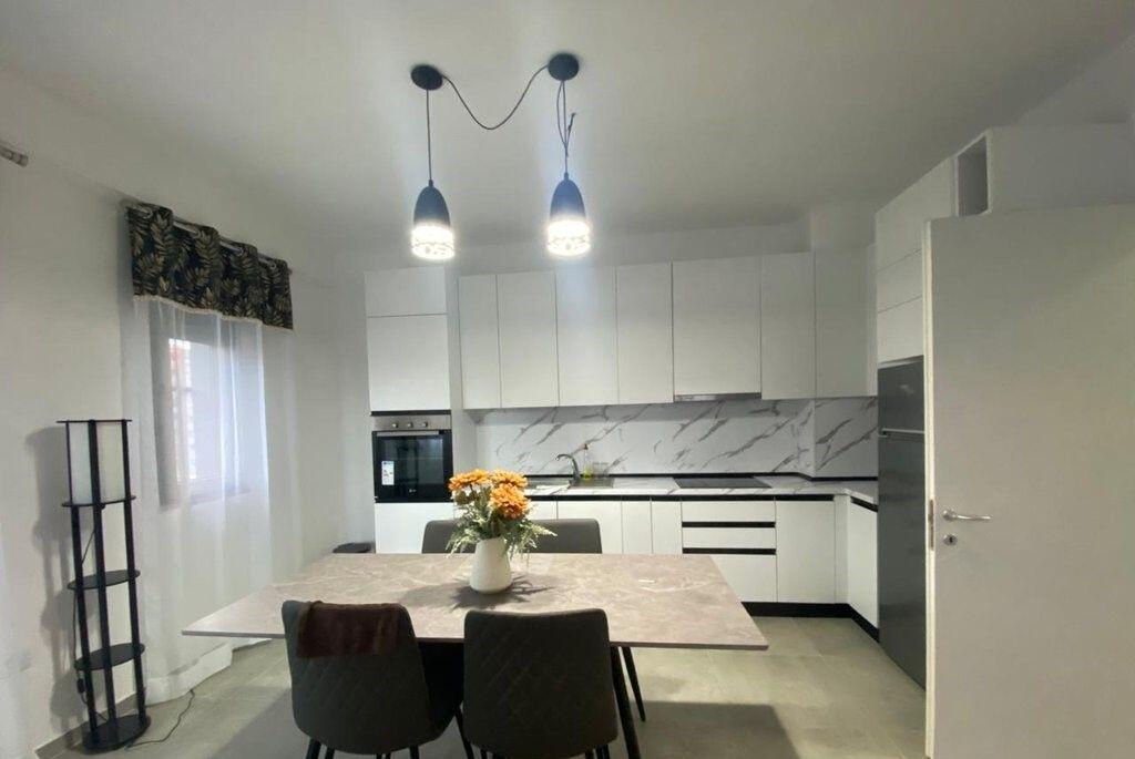 Oasis Residence – Jepet me Qira Apartament Modern 2+1+2