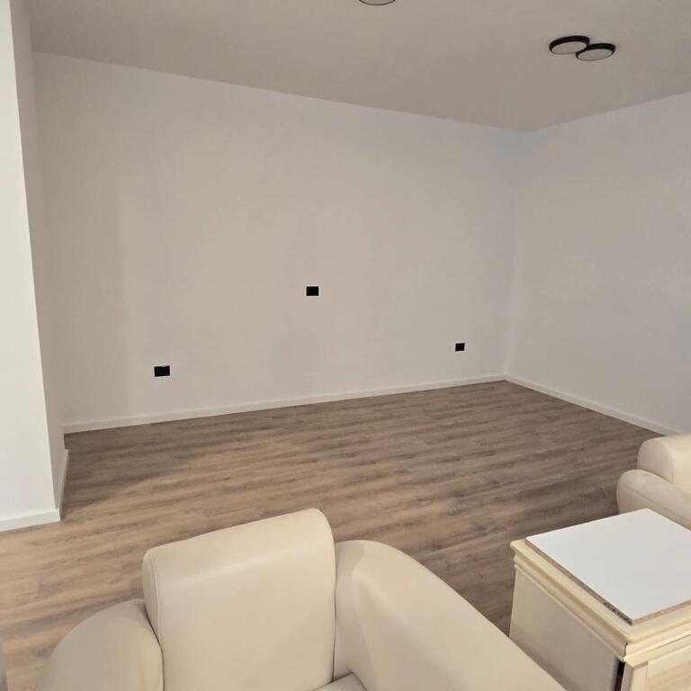 **UFFICIO PREMIUM IN AFFITTO 107M2– MYSLYM SHYRI**