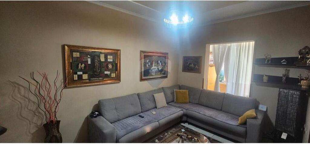 Shitet Apartament tek Ish Tregu Elektrik