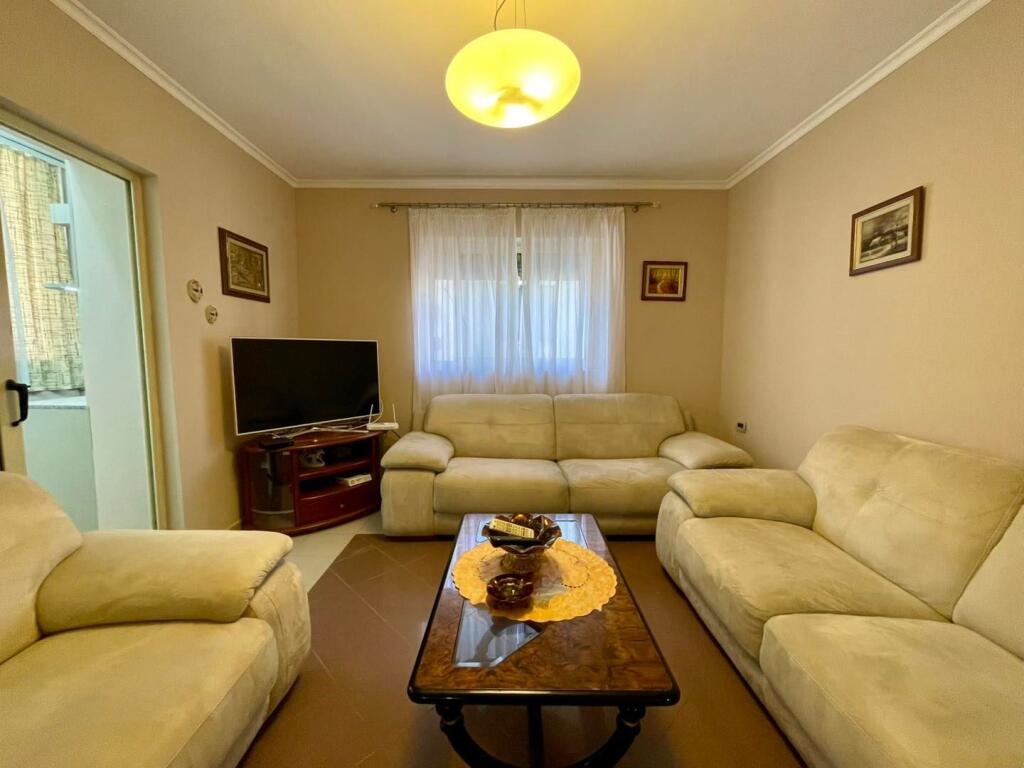 IN VENDITA appartamento 2+1 presso l'Ambasciata Cinese, Via Durazzo con una SUPER POSIZIONE!!!