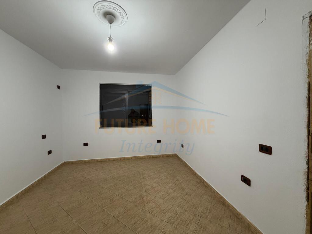 Shitet, Apartament 2+1, Rruga e Elbasanit, Tiranë.