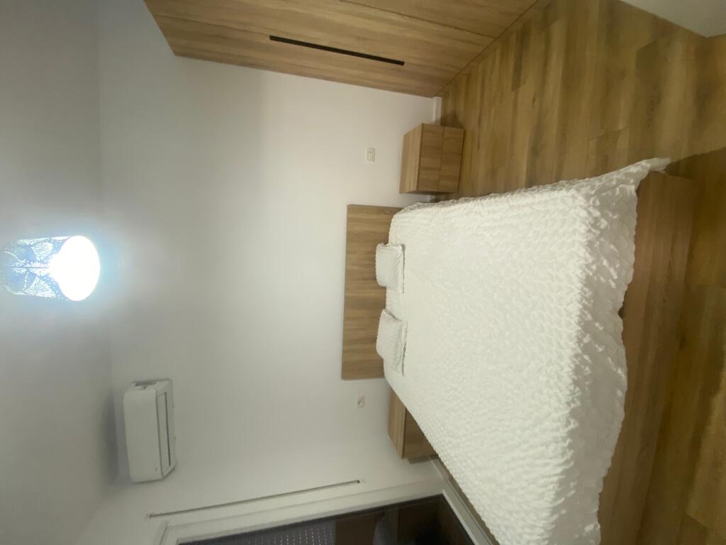 1+1,i mobiluar per here te pare,te shkolle e kuqe,cmimi 600 euro