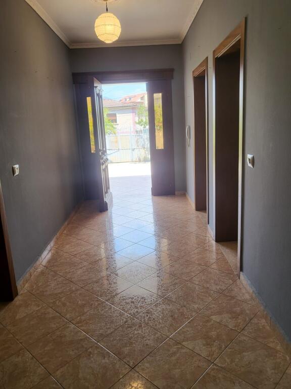 🏡 Shtëpi private me qira – Tek Vilat Amerikane