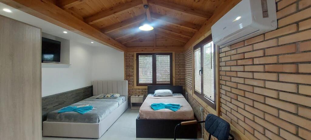 Studio apartments for rent near United School