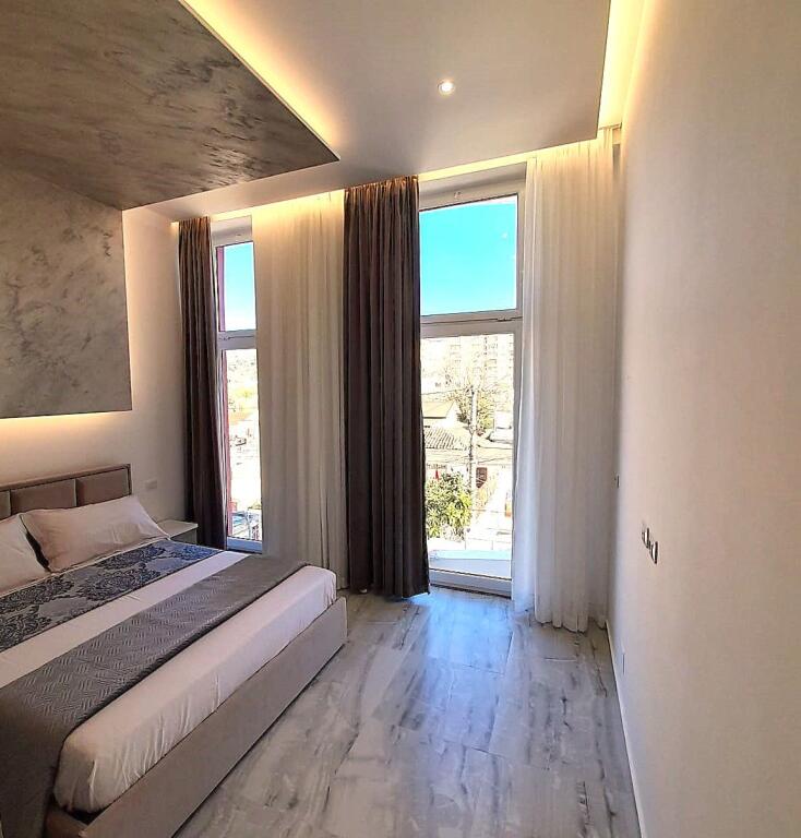 Apartament i RINOVUAR rishtas 500 m nga DETI