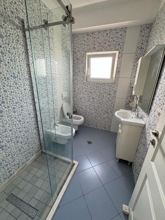 Vile me qera 3+1+3+3 poste parkimi  Prane TEG