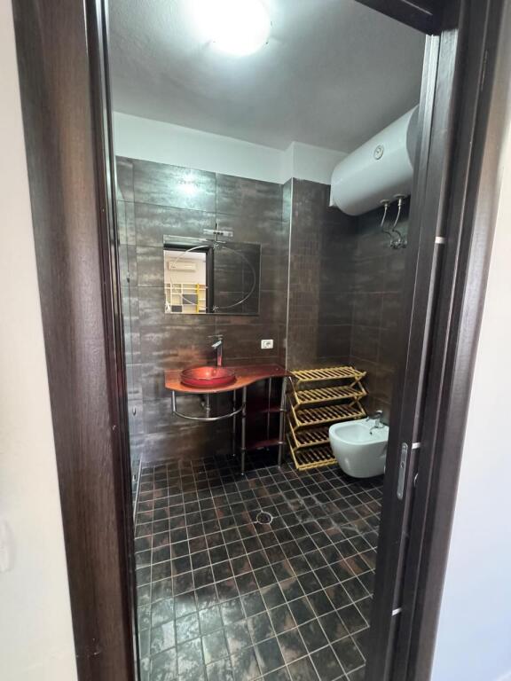 Apartament 2+1 me qera Ndodhet Tek Lagjia Nr.6 Qender Durres