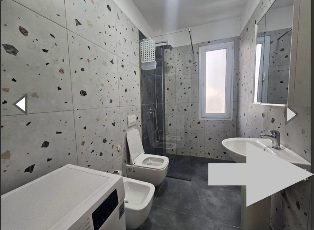 Jepet me qira 2+1+2+verande+2 poste parkimi te Liqeni i Thate!