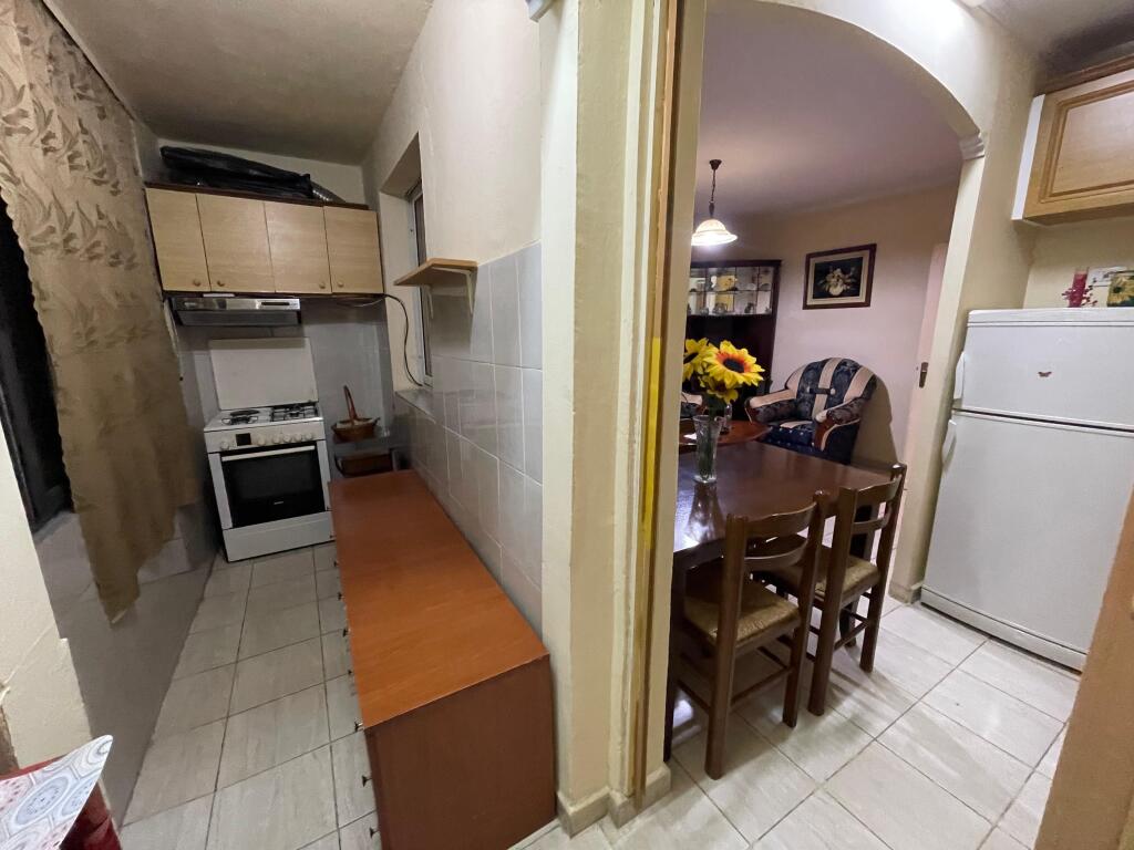 Shitet Apartament 1+1 tek Rruga Ali Demi