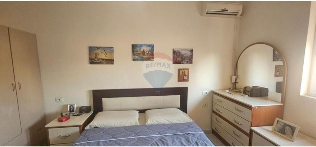 Shitet Apartament tek Ish Tregu Elektrik