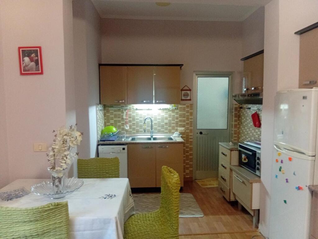 Apartament 3+1+2,Rruga Bardhyl!