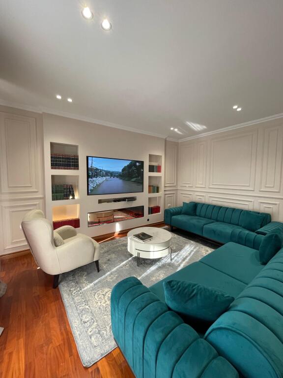 penthouse 2+1+verandas+parking space kavajes street near the center