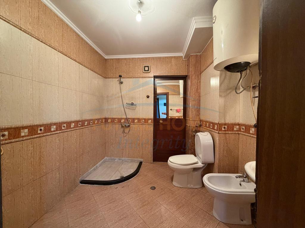 Shitet, Apartament 2+1, Rruga e Elbasanit, Tiranë.