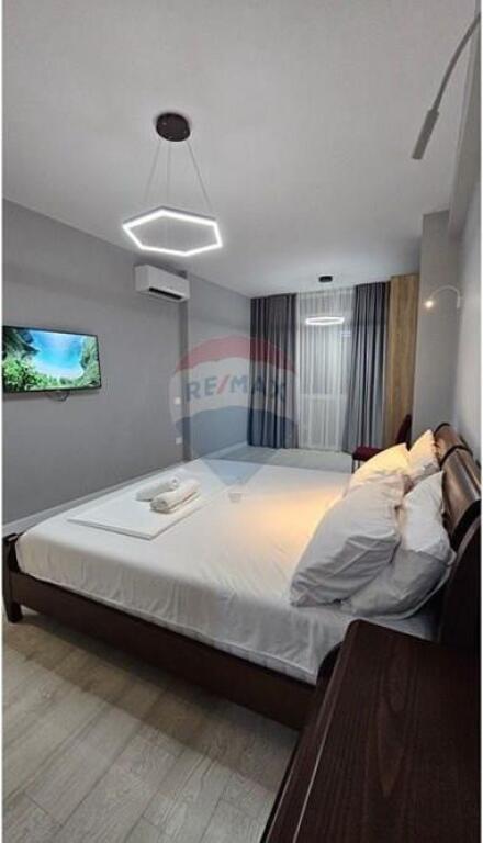 Shitet Apartament 2+1+2+P.parkimi tek rruga e Barrikadave