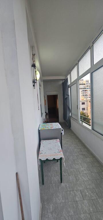 JEPET ME QIRA APARTAMENT 3+1+2 TUALETE + POST PARKIMI | PRANË MARKATËS FRUTA-PERIME