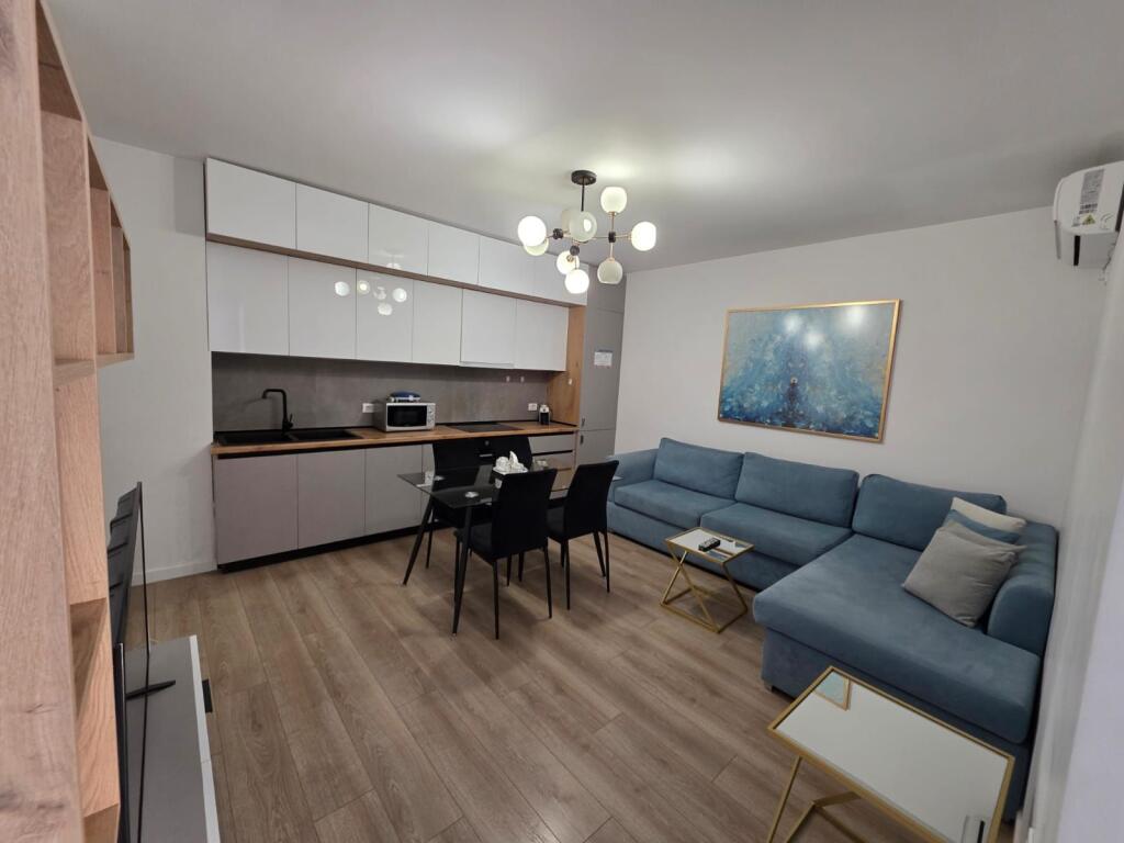 Shitet apartament 2+1 perballe Petro Ninit!
