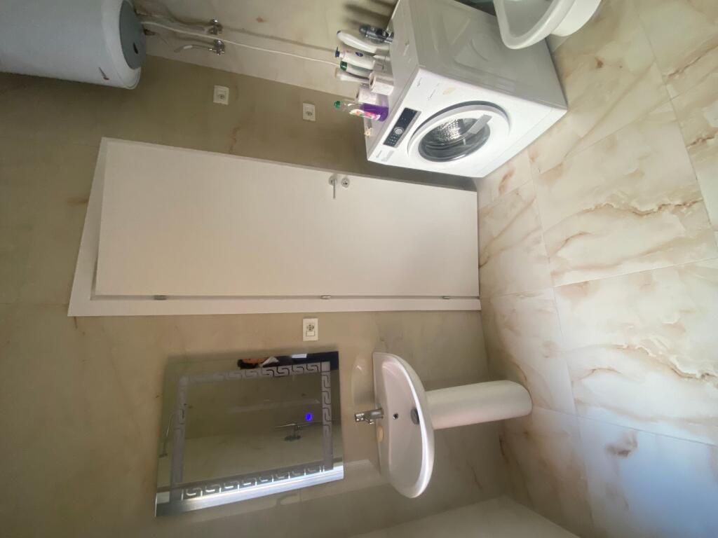 1+1,i mobiluar per here te pare,te shkolle e kuqe,cmimi 600 euro