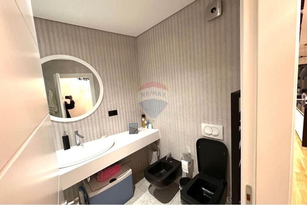 Apartament 2+1 per shitje ne qender