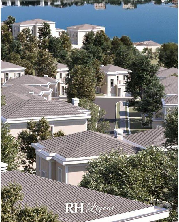 VILË INDIVIDUALE PËR SHITJE NË ROLLING HILLS LIQENI