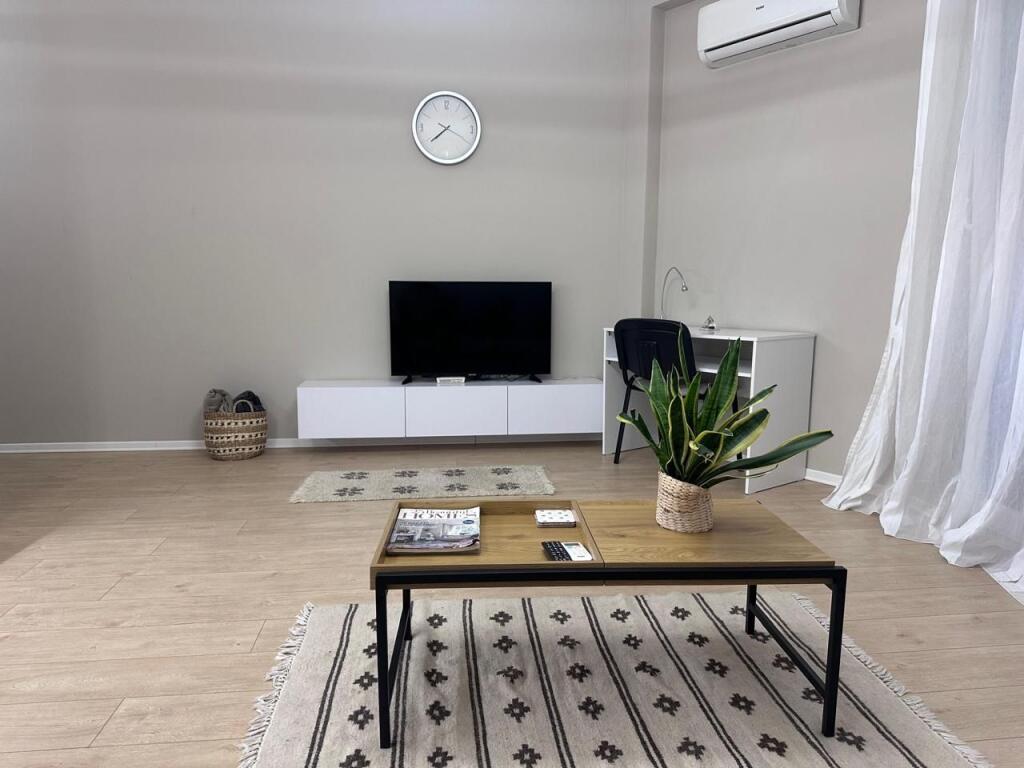 Jepet me qera apartament lluksoz 1+1+verande te Shkolla e Baletit