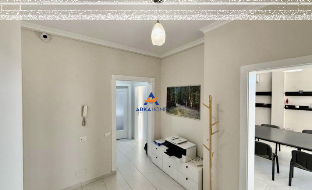 JEPET ZYRË ME QIRA 150M2 "ALI DEMI, TREGU ELEKTRIK, TIRANË" 650 EURO